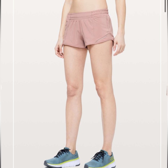 Lululemon Hotty Hot short 2.5” - Picture 3 of 9